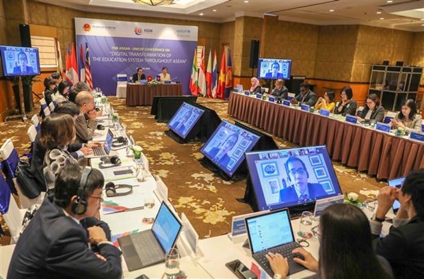 Digital skills for teachers, students must be prioritised: Education minister At the ASEAN-UNICEF Conference on “Digital Transformation of the Education System Throughout ASEAN” (Photo: VNA)