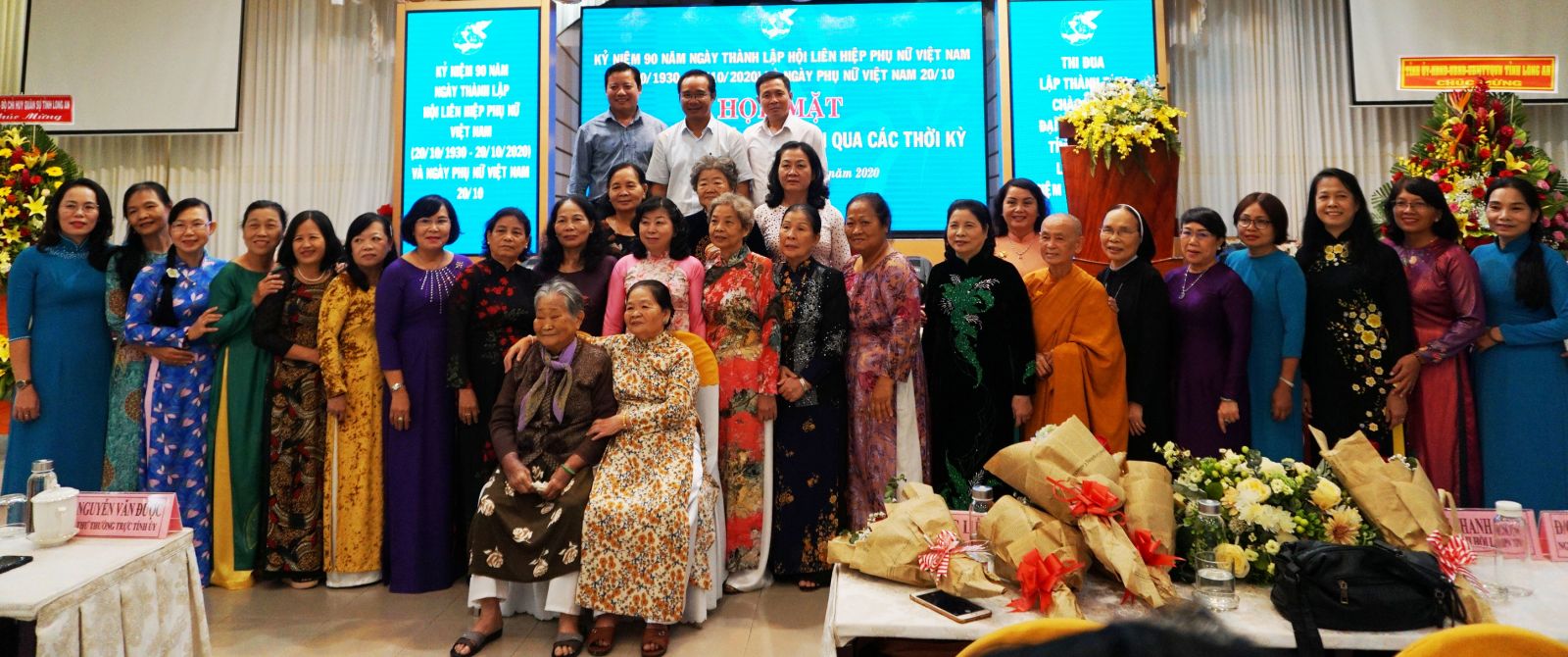 Phụ nữ tự tin, tự trọng, trung hậu, đảm đang