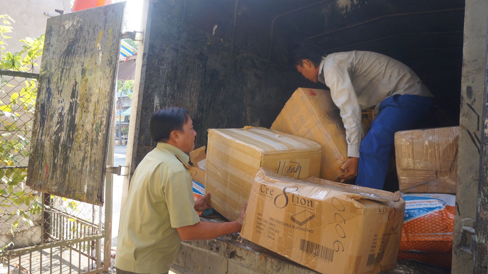 Đẩy mạnh đấu tranh chống hàng giả, gian lận thương mại Hàng hóa không rõ nguồn gốc bị tạm giữ
