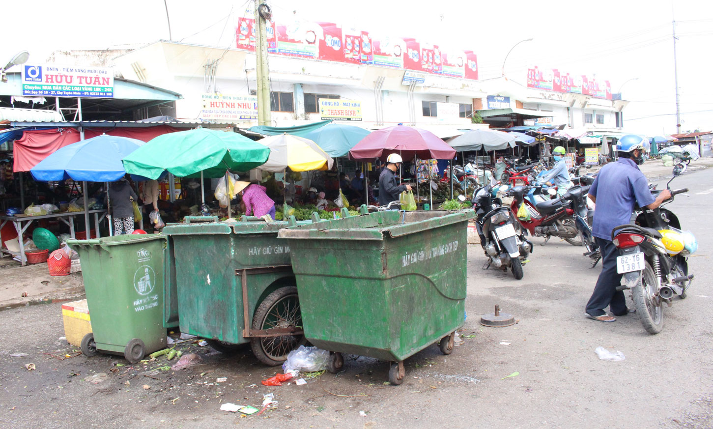 Việc vi phạm hành lang lộ giới tại khu vực chợ Tuyên Nhơn vẫn còn xảy ra