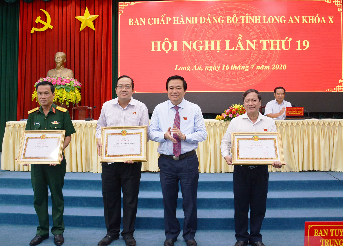 Thị xã Kiến Tường tăng cường kiểm tra, giám sát, xây dựng Đảng bộ trong sạch, vững mạnh Đảng bộ thị xã luôn giữ vững danh hiệu trong sạch, vững mạnh, trong đó 6/7 năm đạt trong sạch, vững mạnh tiêu biểu (hoàn thành xuất sắc nhiệm vụ)