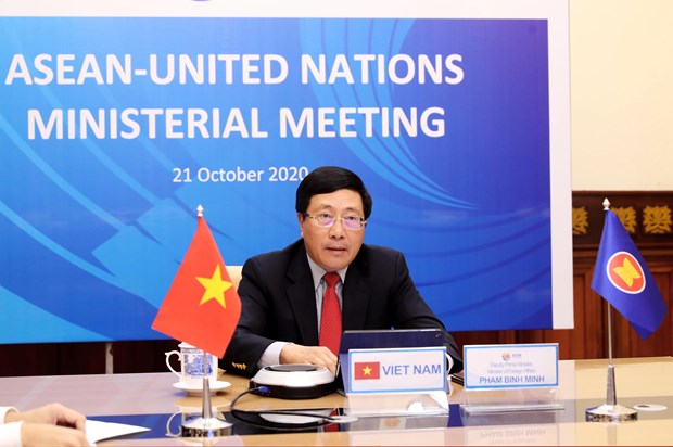 ASEAN, UN officials gather at ministerial meeting Deputy Prime Minister and Foreign Minister Pham Binh Minh chairs the ASEAN-United Nations Ministerial Meeting on October 21 (Photo: VNA)