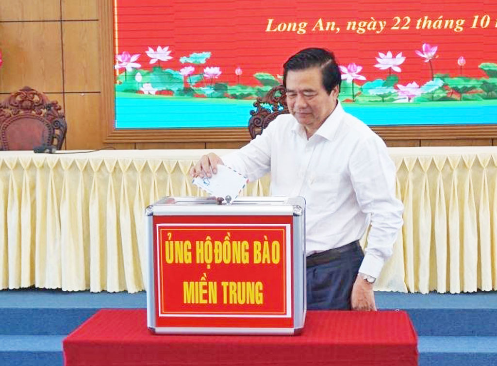 Long An launched donation to support people in Central provinces