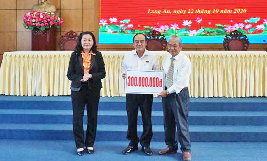 Long An launched donation to support people in Central provinces