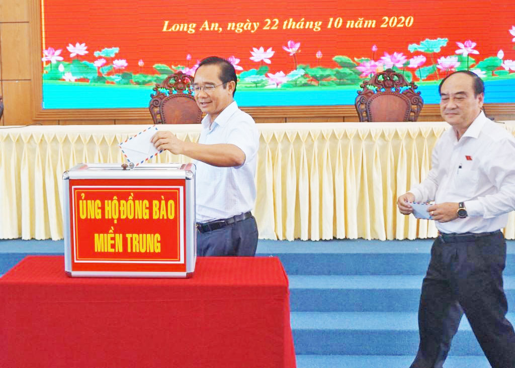 Long An launched donation to support people in Central provinces