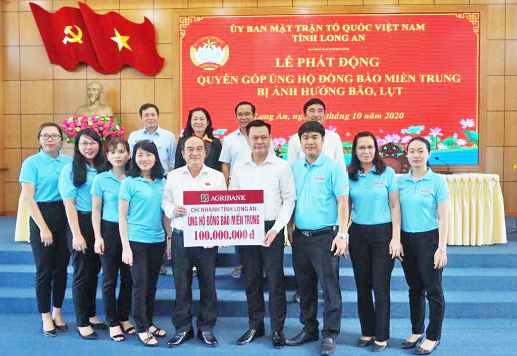 Long An launched donation to support people in Central provinces