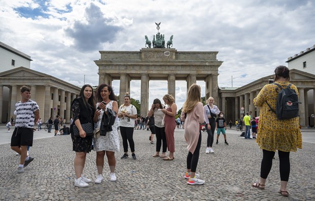 Khách du lịch tại Berlin, Đức ngày 4/8/2020, trong bối cảnh dịch COVID-19 lan rộng. (Ảnh: AFP/TTXVN)