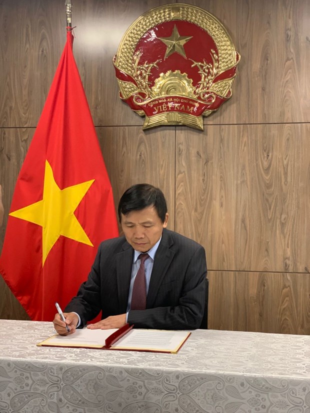 Vietnam joins US-led Call to Action on Women’s Economic Empowerment Ambassador Dang Dinh Quy, Permanent Representative of Vietnam to the United Nations (UN), represents Vietnam to sign the new US-led Call to Action on Women’s Economic Empowerment. (Photo: Vietnam's Permanent Mission to the UN)