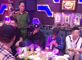 Bến Lức: Phát hiện 7 đối tượng dương tính với chất ma túy trong quán karaoke