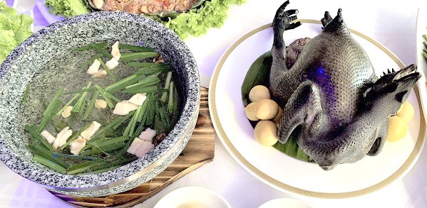 Hu tieu ga den Ben Tre (Ben Tre style rice noodle soup with evil chicken) is offered at the five-star Grand Saigon Hotel in HCM City as part of a programme to promote Vietnamese dishes to local and foreign visitors (Photo: VNA)