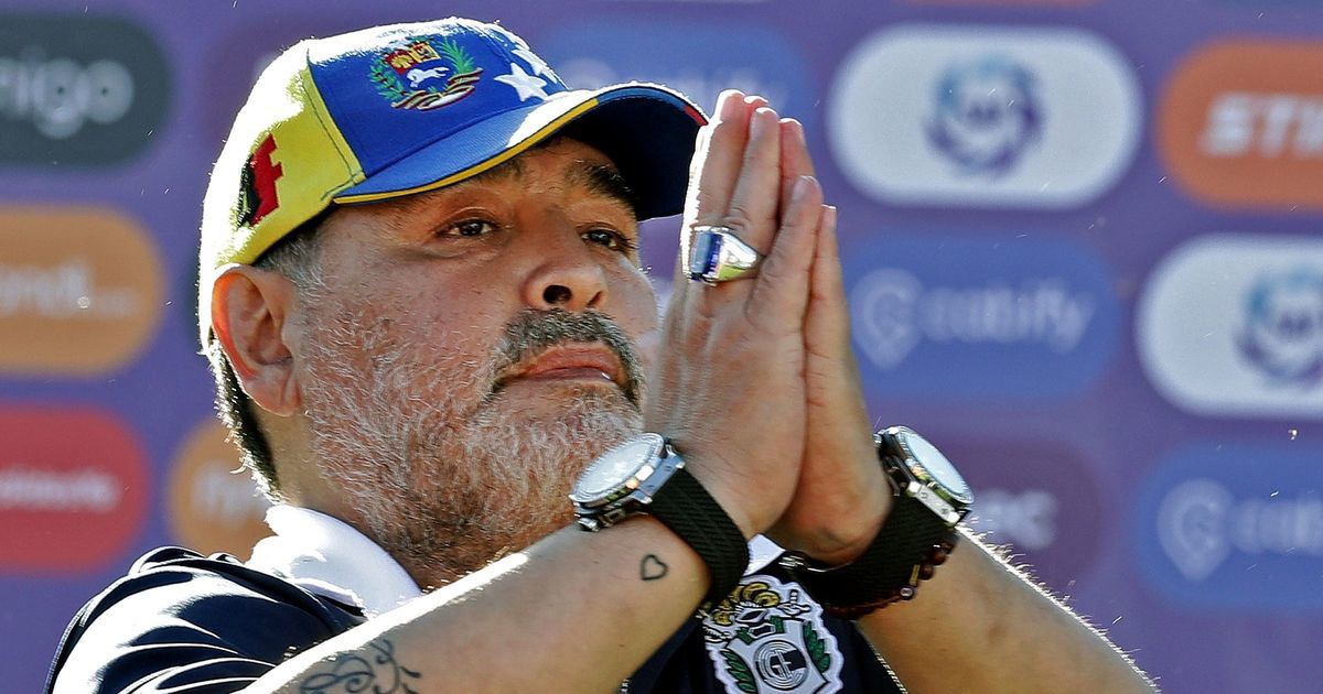 Diego Maradona phải nhập viện gấp vì vấn đề sức khỏe