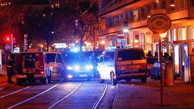 Vụ tấn công khủng bố xảy ra ở gần Nhà thờ chánh tòa Stephansdom và Quảng trường Stephansplatz, trung tâm phố cổ Vienna (Ảnh: Nguồn Leonhard Foeger/Reuters)