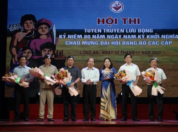 Mobile Propaganda Competition performs in Long An