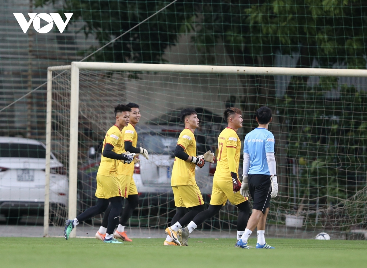 Thủ môn U22 Việt Nam trả lời bất ngờ khi được hỏi về Bùi Tiến Dũng