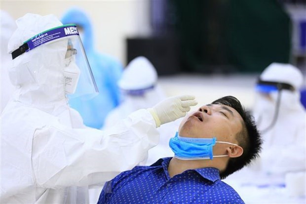 New tasks outlined for COVID-19 control in new stage Currently, there are more than 50 hospitals and institutes across Vietnam eligible for conducting COVID-19 tests (Photo: VNA)