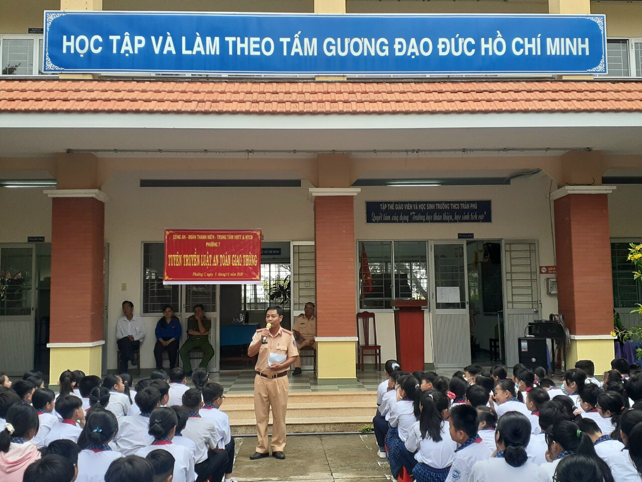 Nhiều hoạt động hưởng ứng Ngày Thế giới tưởng niệm nạn nhân tử vong do tai nạn giao thông