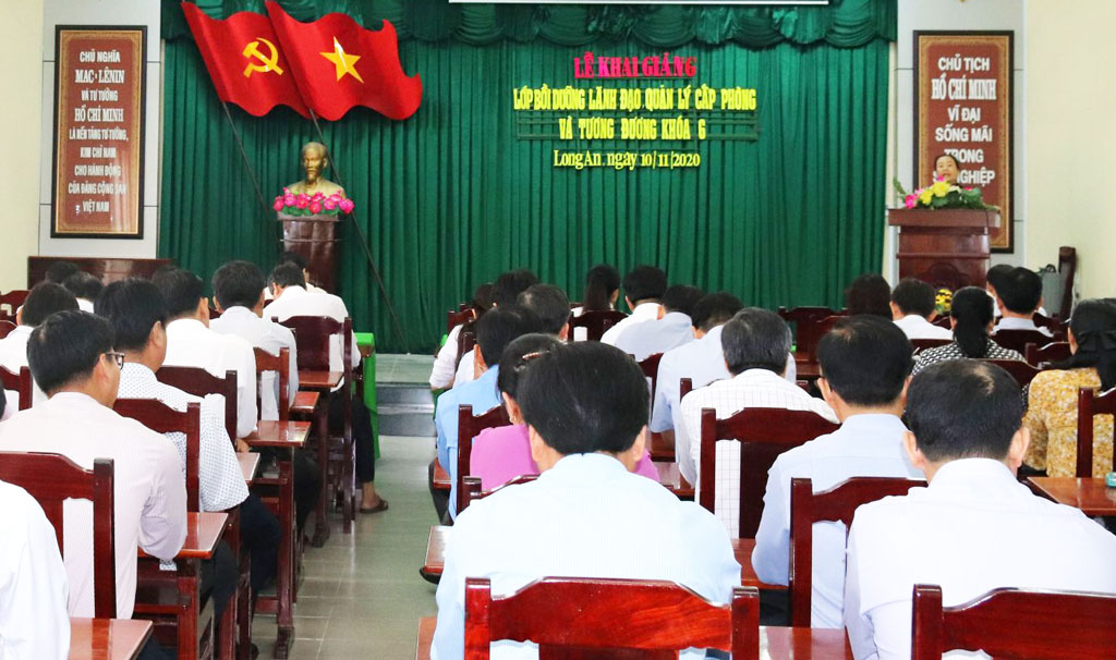 Khai giảng lớp Bồi dưỡng lãnh đạo, quản lý cấp phòng và tương đương khóa 6