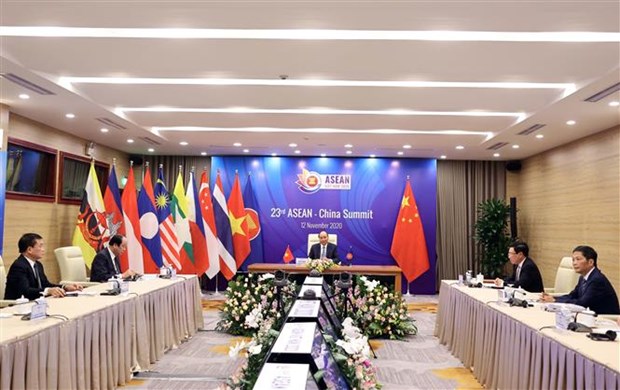 Thủ tướng Nguyễn Xuân Phúc, Chủ tịch ASEAN 2020 đồng chủ trì Hội nghị Cấp cao ASEAN-Trung Quốc lần thứ 23. (Ảnh: Thống Nhất/TTXVN)
