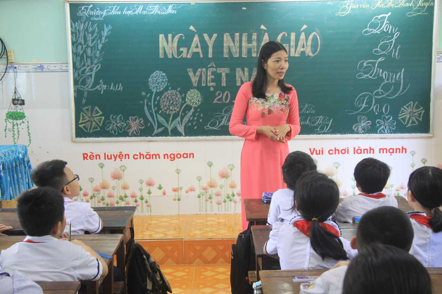 Cô Hà Thị Thanh Huyền luôn xem học sinh như con của mình