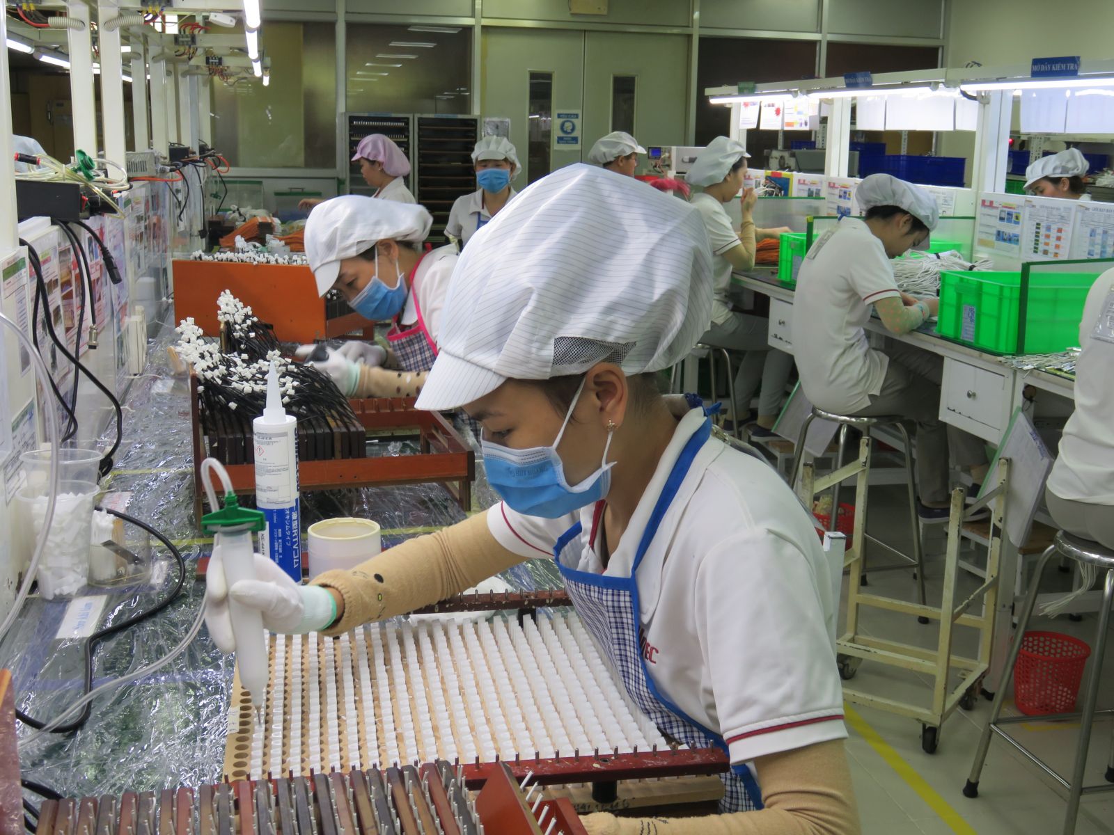 Doanh nghiệp dần ổn định sản xuất, kinh doanh