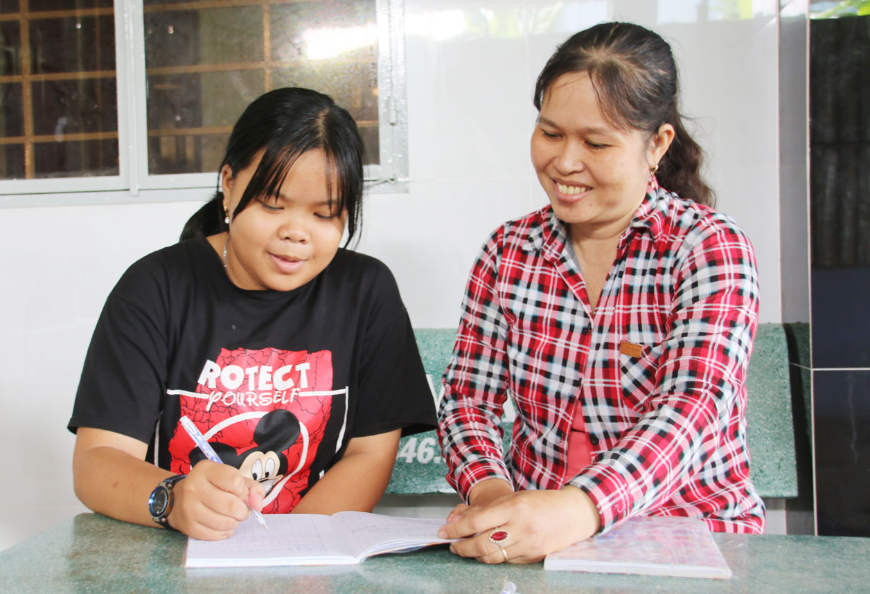 Thực hiện mô hình không có người sinh con thứ 3 trở lên: Tuyên truyền là biện pháp hiệu quả Chị Nguyễn Ngọc Thanh Tuyền quyết định dừng lại ở 2 con để nuôi dạy cho tốt