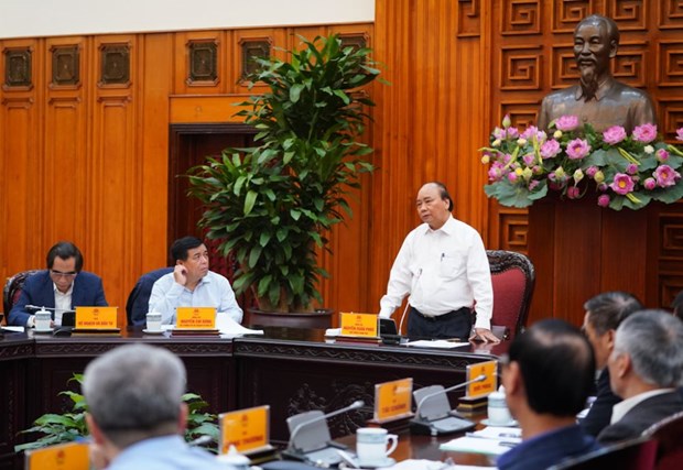 Prime Minister Nguyen Xuan Phuc chairs a recent meeting with ministries and sectors to review Vietnam-Laos cooperation and discuss preparations for the 43rd meeting of the Vietnam-Laos Inter-governmental Committee (Photo: VGP)