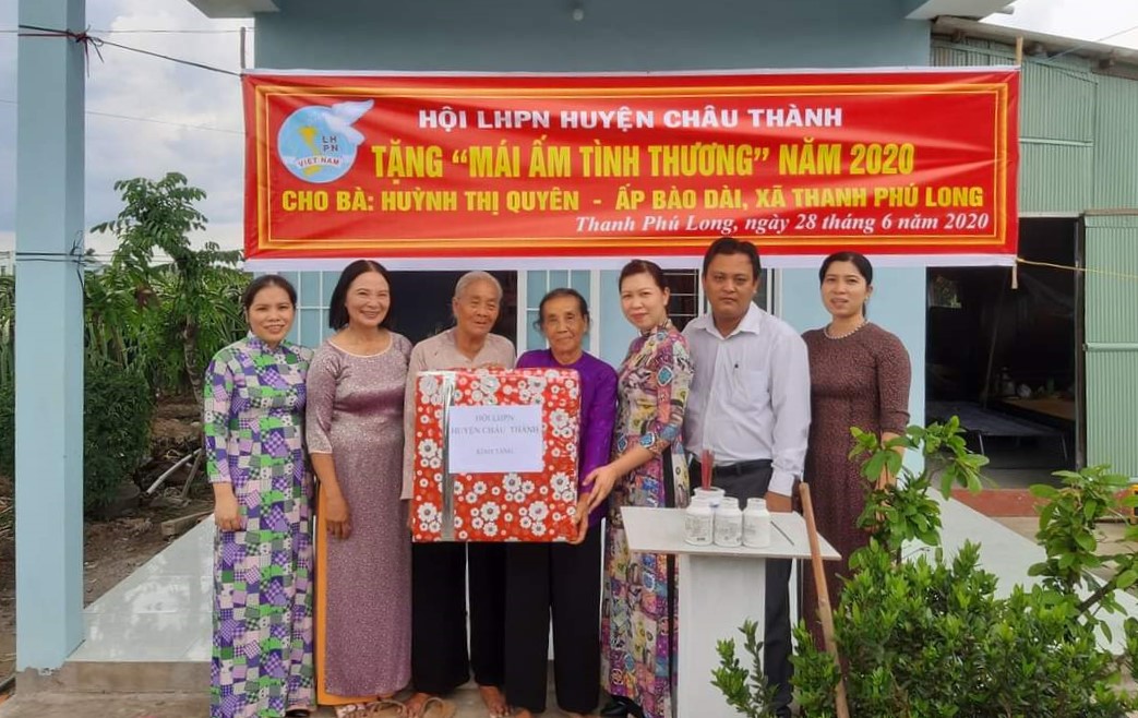 Tạo cơ hội phát triển cho phụ nữ và trẻ em gái