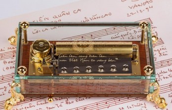 Swiss music box features Vietnam’s national anthem