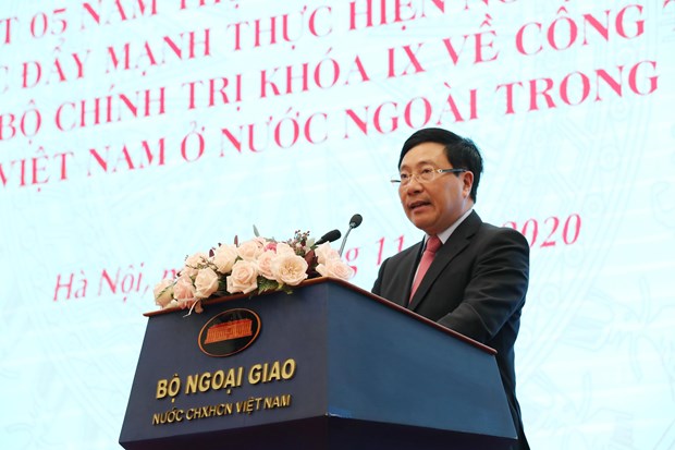 Overseas Vietnamese a key part of nation Deputy Prime Minister and Minister of Foreign Affairs Pham Binh Minh addresses the meeting in Hanoi on November 27 (Photo: VNA)