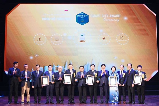 The Vietnam Smart City Awards 2020 honoured localities and firms for contributions to smart city development. (Photo courtesy of VINASA)