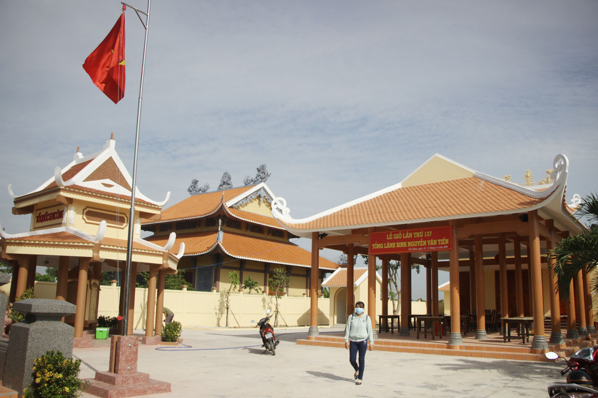 hi khu đền cũ quá xuống cấp thì đền mới được xây dựng khang trang với khuôn viên rộng, đẹp bằng nguồn kinh phí do cấp trên hỗ trợ và xã hội hóa trong nhân dân