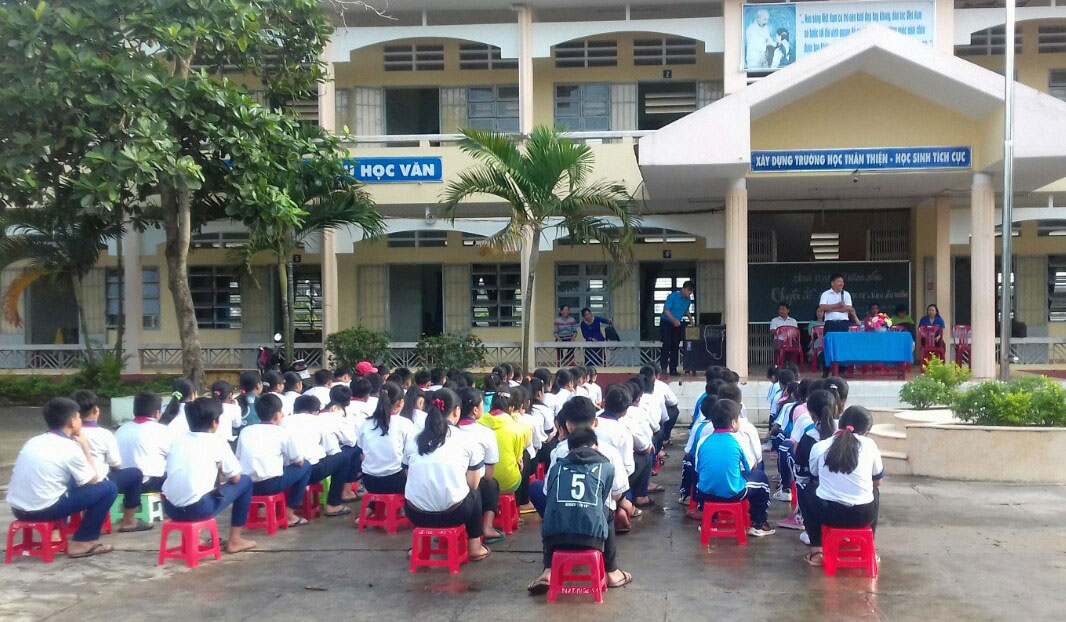 Lớp kỹ năng sống tại Trường THCS Tân Đông, huyện Thạnh Hóa