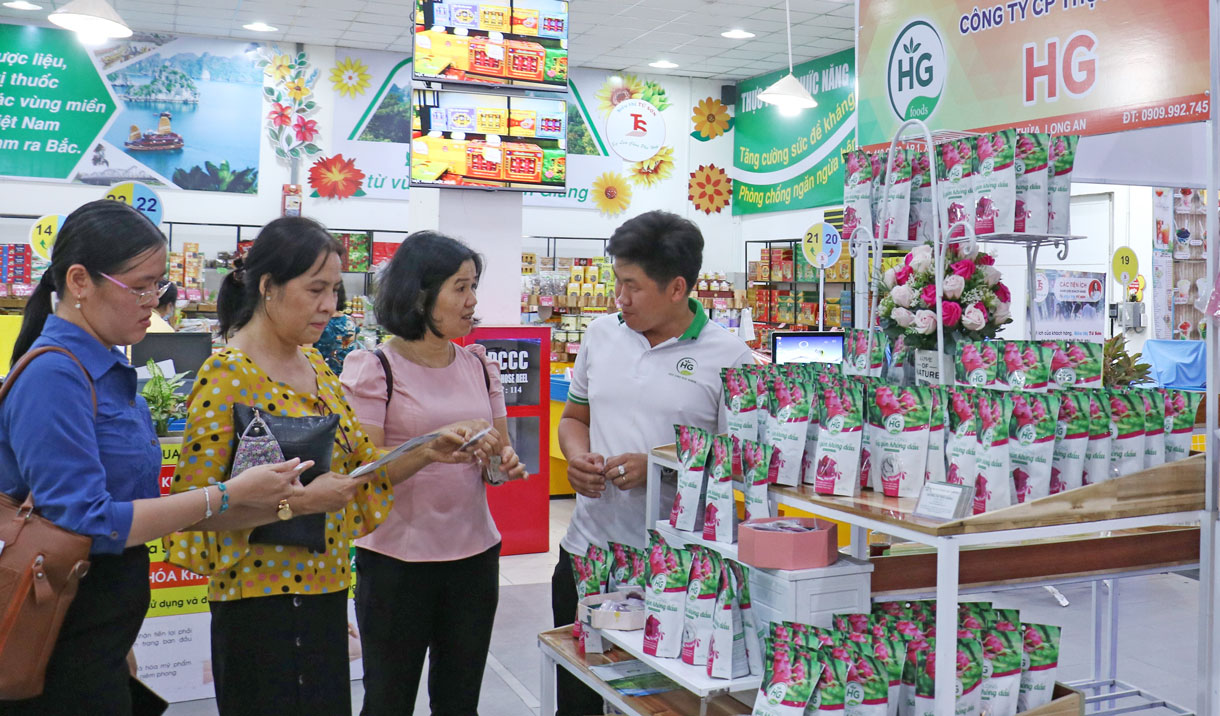 Doanh nghiệp vượt khó để hoàn thành kế hoạch sản xuất, kinh doanh Công ty Cổ phần Thực phẩm HG luôn nâng cao uy tín, chất lượng, quảng bá hình ảnh, giới thiệu để sản phẩm đến với người tiêu dùng
