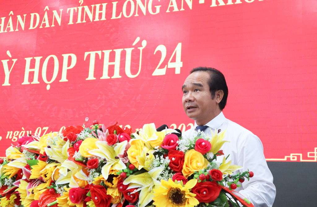 Secretary of the Provincial Party Committee, Chairman of the Provincial People's Council - Nguyen Van Duoc speaks at the meeting