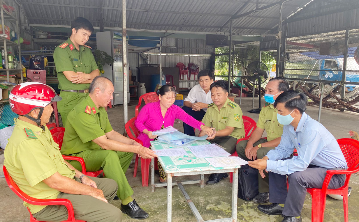 Thời gian qua, công tác đấu tranh, phòng, chống tội phạm và các hành vi vi phạm pháp luật về bảo vệ động vật hoang dã (ĐVHD) trên địa bàn tỉnh Long An được quan tâm thực hiện. Tuy nhiên, thực trạng mua bán ĐVHD trên địa bàn tỉnh còn diễn biến phức tạp, nhất là tại các điểm nóng như chợ nông sản (CNS) Thạnh Hóa và một số điểm ven Quốc lộ 62, N2 thuộc địa bàn huyện Thạnh Hóa, Thủ Thừa.