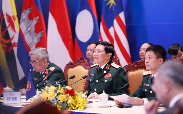 Minister of National Defence Gen. Ngo Xuan Lich (centre) addresses the 14th ASEAN Defence Ministers’ Meeting on December 9 (Photo: VNA)