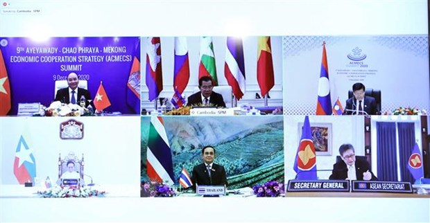 Thủ tướng Nguyễn Xuân Phúc và các nhà lãnh đạo dự hội nghị trực tuyến. (Ảnh: Thống Nhất/TTXVN)