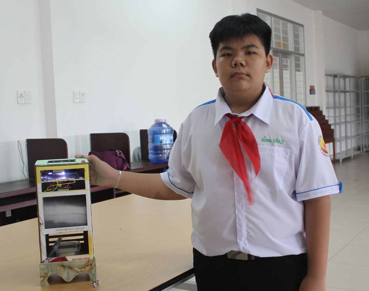 Đề tài Máy bắt muỗi 3 trong 1 của em Nguyễn Trần Hùng Sơn đoạt giải ba tại cuộc thi Sáng tạo dành cho thanh, thiếu niên, nhi đồng tỉnh Long An lần thứ 13 năm 2020