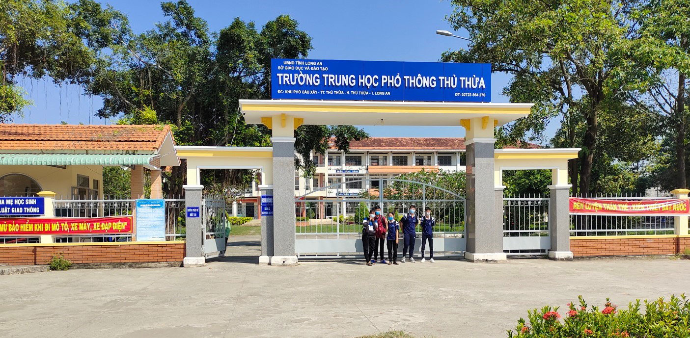 Cổng Trường THPT Thủ Thừa đạt danh hiệu Cổng trường an toàn giao thông