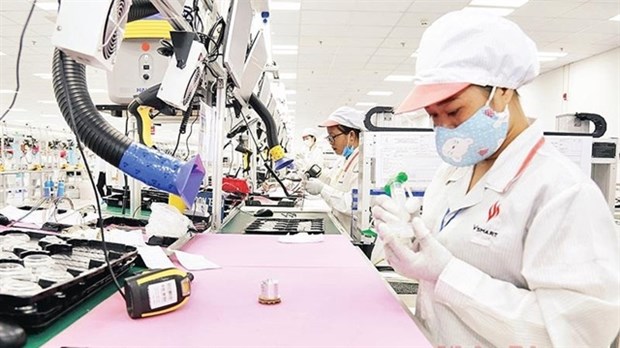Workshop discusses future of Vietnamese labour market An electronic component manufacturing line at Hoa Lac Hi-tech Park in Hanoi. (Photo nhandan.com.vn)