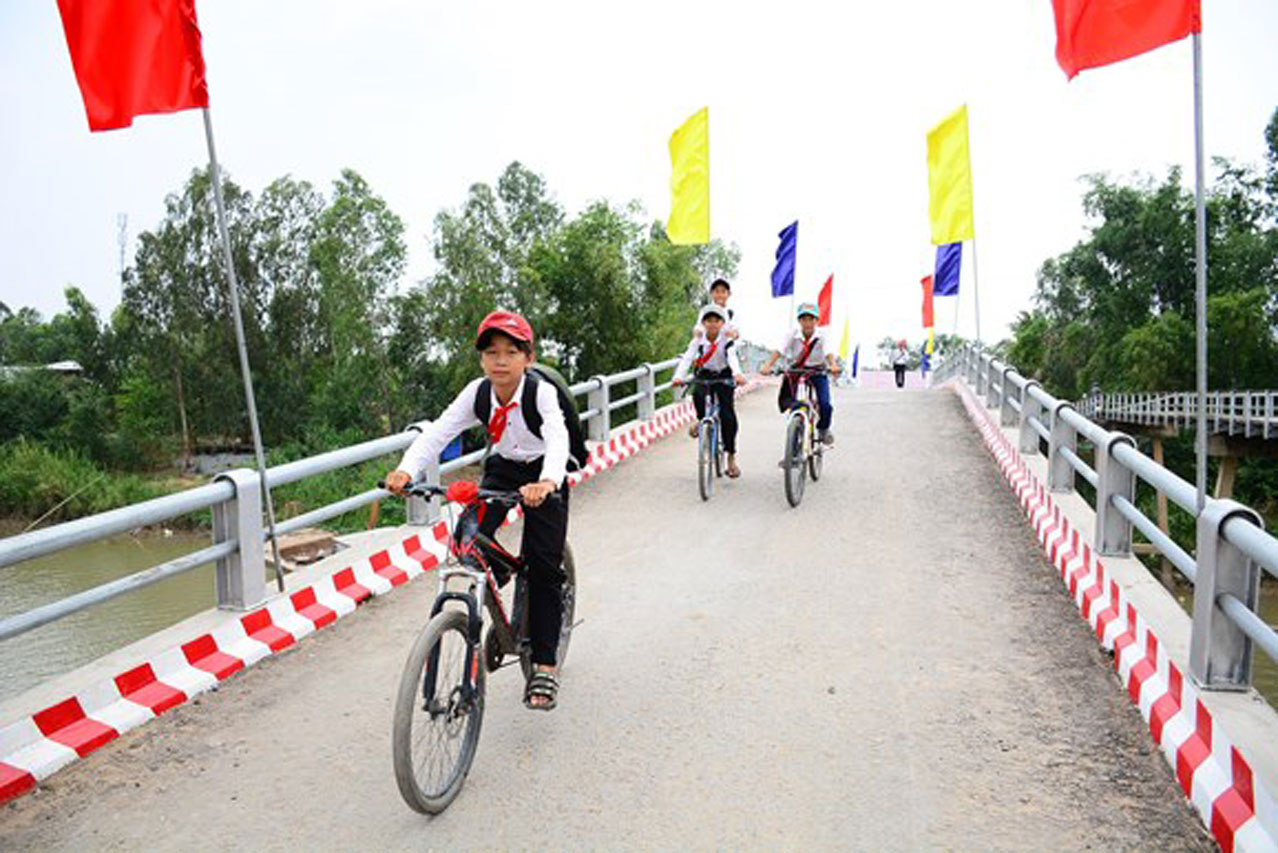 Roads opened for rural development Rural traffic bridges are interested in investing and constructing