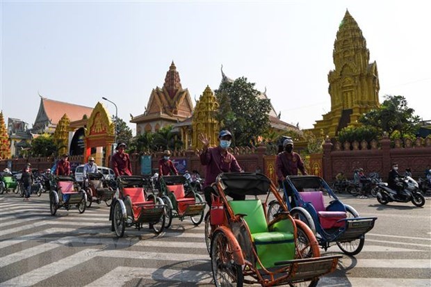 Vehicles on a street in Phnom Penh capital of Cambodia (Photo: AFP/VNA)