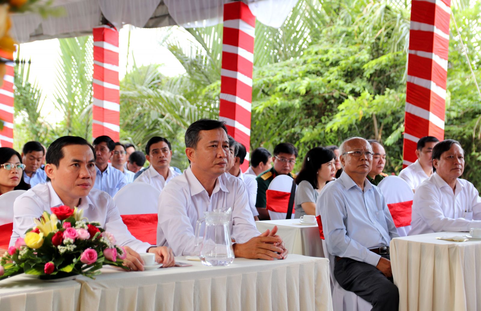 Delegates attend the ceremony about the commencement of Bao Dinh River's Embankment Project (the section from Bao Dinh sluice to the first sluice of Ring Road canal)