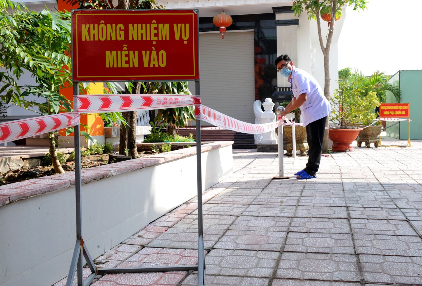 Cách ly chuyên gia nước ngoài, bảo đảm phòng dịch Covid-19