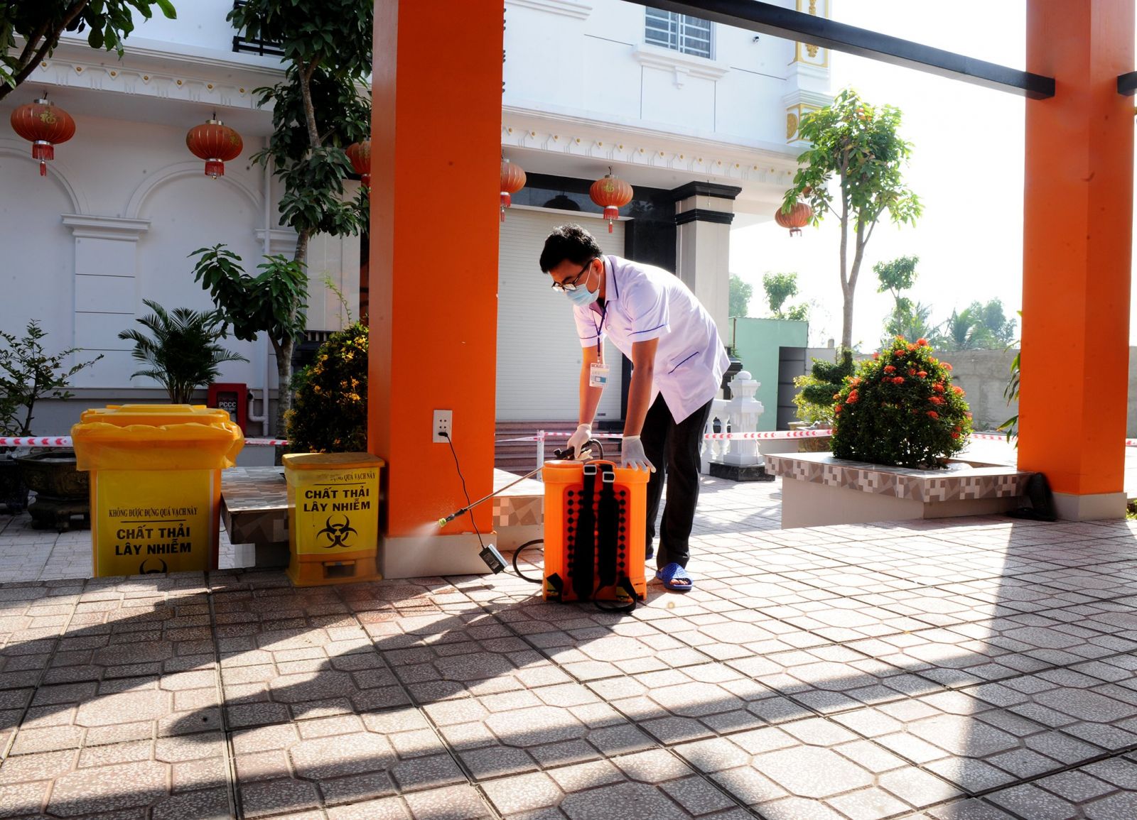 Cách ly chuyên gia nước ngoài, bảo đảm phòng dịch Covid-19