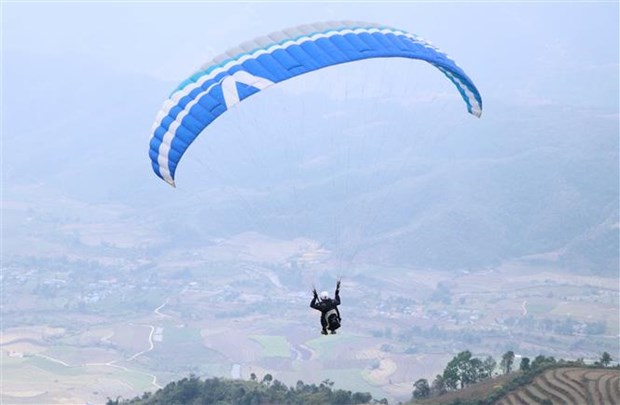 A paraglider takes off successfully (Photo: VNA)