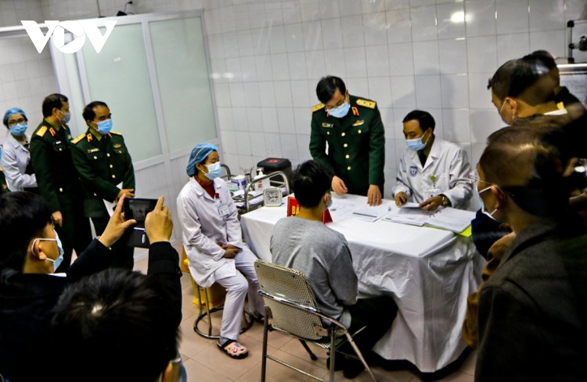 Người đầu tiên tiêm thử nghiệm vaccine Covid-19 Việt Nam ngày 17/12.