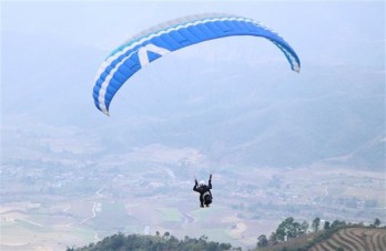 Putaleng paragliding tourney opens in Lai Chau
