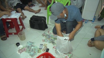 Đấu tranh, triệt xóa các tụ điểm đánh bạc, tổ chức đánh bạc qua mạng