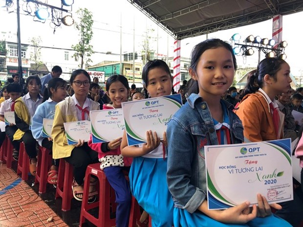School students from Quang Ngai province receive scholarships from the Vietnam Central Disaster Prevention Support Fund (QPT)'s 'Green Future' programme. A total of 220 students from Nghe An to Binh Dinh were granted scholarships from the fund between November and December of 2020. (Photo courtesy QPT) 